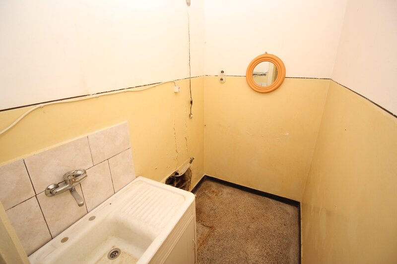 Titan, metrou si parc la 7-8 minute, garsoniera la parter