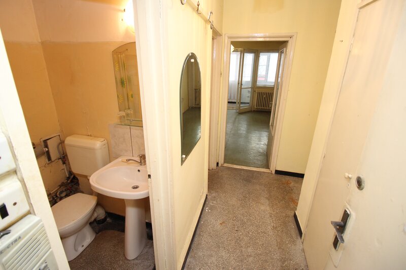 Titan, metrou si parc la 7-8 minute, garsoniera la parter